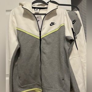 *NEW W TAGS* Mens Nike jogger set